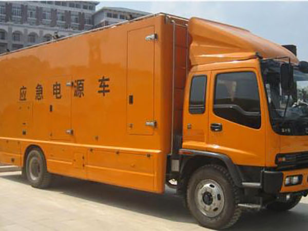 武汉冬季柴油发电机启动前,如何检查燃油系统中的积水?